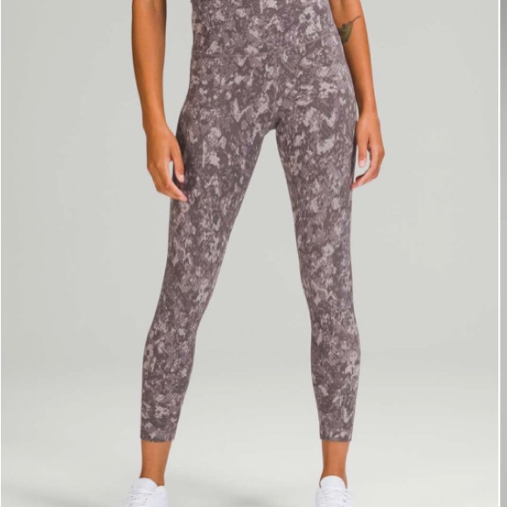 BNWT- lululemon wonder train leggings size 18